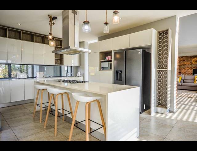 4 BEDROOM PROPERTY TO RENT IN COPPERLEAF ESTATE